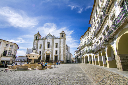 View of the Giraldo square located on Evora, Portugal.のeditorial素材