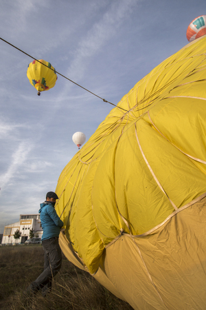 PONTE DE SOR, PORTUGAL: NOVEMBER 12th, 2016 - Ascension of hot air balloons on the 20th FIBAQ - International festival of hot air balloons in the Alentejo region, Portugal.のeditorial素材