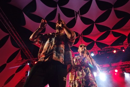 FARO, PORTUGAL: 31st SEPTEMBER, 2017 - Music band, Expensive Soul, performs on Festival F, a big festival on the city of Faro, Portugal.のeditorial素材