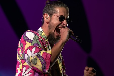 FARO, PORTUGAL: 31st SEPTEMBER, 2017 - Music band, Expensive Soul, performs on Festival F, a big festival on the city of Faro, Portugal.のeditorial素材