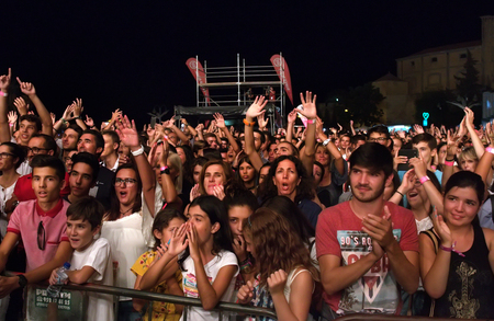 FARO, PORTUGAL: 31st SEPTEMBER, 2017 - Audience watching the music band, Xutos e Pontapes, performing on Festival F, a big festival on the city of Faro, Portugal.のeditorial素材
