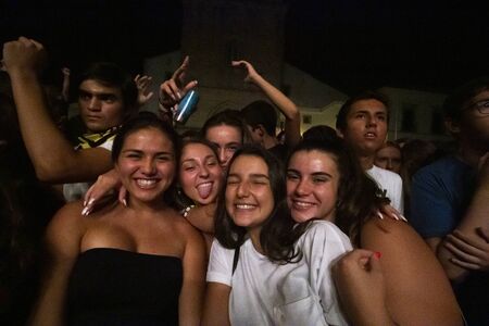 FARO, PORTUGAL: 5th SEPTEMBER, 2019 - Audience watch music artist on  Festival F, a big festival on the city of Faro, Portugal.のeditorial素材