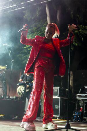 FARO, PORTUGAL: 7th SEPTEMBER, 2019 - April Ivy band, performs on Festival F, a big festival on the city of Faro, Portugal.のeditorial素材