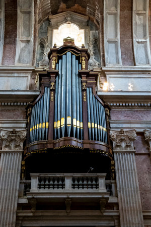 MAFRA, PORTUGAL - 29th JUNE 2022: View of the beautiful pipe organ on the interior of the Cathedral of the Palace of Mafra, Portugal.のeditorial素材