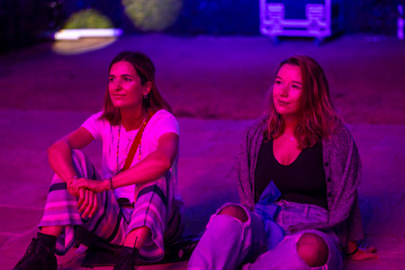 FARO, PORTUGAL: 7th SEPTEMBER, 2023 - Audience watch music artist on Festival F, a big festival in the city of Faro, Portugal.のeditorial素材