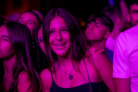 FARO, PORTUGAL: 7th SEPTEMBER, 2023 - Audience watch music artist on Festival F, a big festival in the city of Faro, Portugal.のeditorial素材