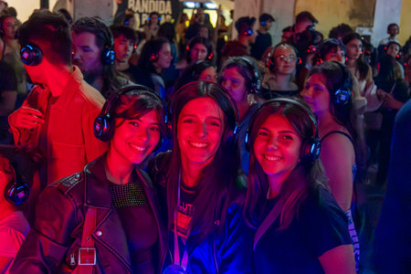FARO, PORTUGAL: 5th SEPTEMBER, 2024 - Audience enjoying music in headphones on Festival F, a silent disco concept.のeditorial素材