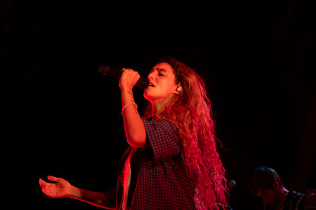 FARO, PORTUGAL: 6th SEPTEMBER, 2024 - Music artist, Milhanas, performs on Festival F, a big festival on the city of Faro, Portugal.のeditorial素材