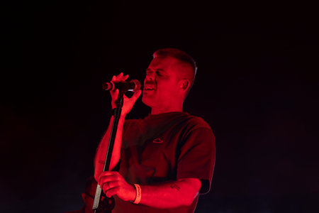 FARO, PORTUGAL: 7th SEPTEMBER, 2024 - Music artist, Na Mesma Rua, performs on Festival F, a big festival on the city of Faro, Portugal.のeditorial素材