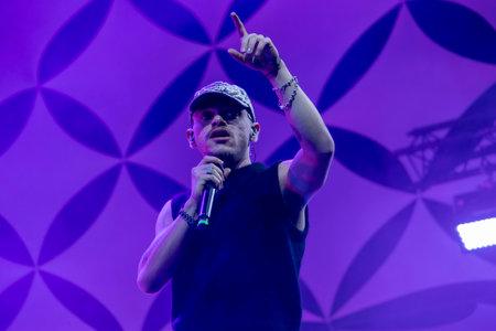 FARO, PORTUGAL: 7th SEPTEMBER, 2024 - Music artist, Van Zee, performs on Festival F, a big festival on the city of Faro, Portugal.のeditorial素材