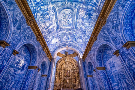 ALMANCIL, PORTUGAL - 26th MARCH 2024: Interior view of the beautiful azulejo church Sao Lourenco in Almancil.の写真素材