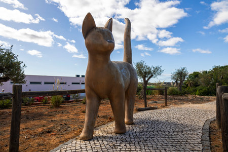 ESTOMBAR, PORTUGAL - 5th OCOTOBER 2024: Artistic modern contemporary cat statue located on wine estate "Quinta dos Vales".のeditorial素材