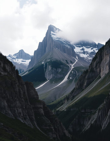 Mountains in Glacier National Park, Montana, United States of Americaの写真素材