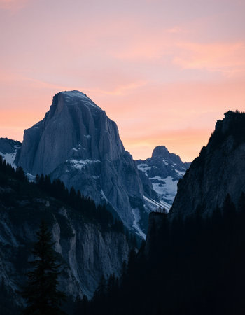 El Capitan at sunset, Yosemite National Park, California, USAの写真素材
