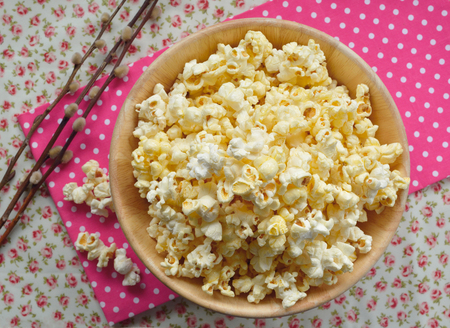 Top view sweet popcorn in a wood bowlの写真素材