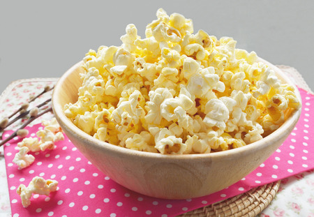 Sweet popcorn in a wood bowlの写真素材