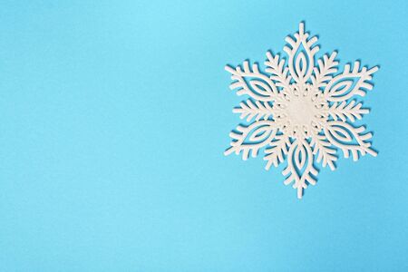 Christmas or winter composition. White glittery snowflake on pastel blue background. Christmas, winter, new year concept. Flat lay, top view, copy space.の写真素材