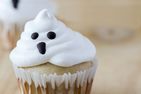Halloween cupcakes, ghost cupkaces, white frostingの写真素材