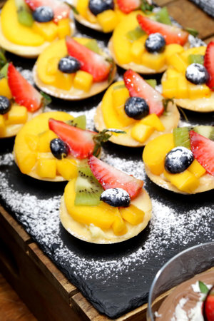 A colorful mixed fruits tart ready for serve in the partyの写真素材