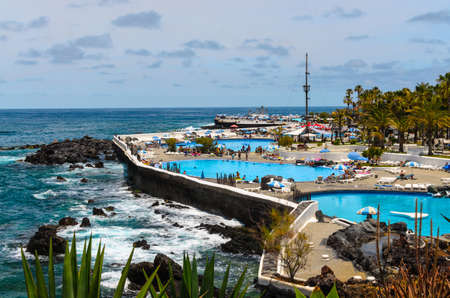 The largest salt water swimming pool in Europe. The swimming pool complex Lago Martianez in the middle of Puerto de la Cruz.のeditorial素材