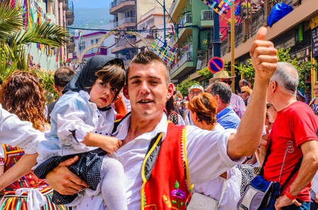 Everywhere in Tenerife these folk festivals are celebrated with music and dance. In the regional costume, with decorated wagons pulled by oxen, people move through the village.のeditorial素材