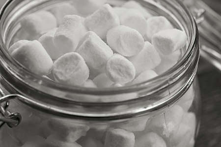 white and pink marshmallows in a glass jar. sweetsの写真素材