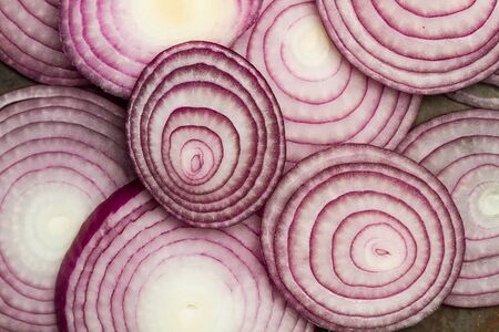 Slices of purple onions in a top viewの写真素材