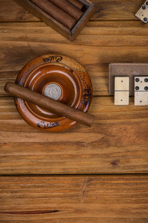 Cigar in ash tray on tableの写真素材