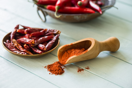 pepper powden and scoop with bowls in background on tableの写真素材
