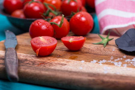 market fresh cherry tomatoes with sea salt on tableの写真素材