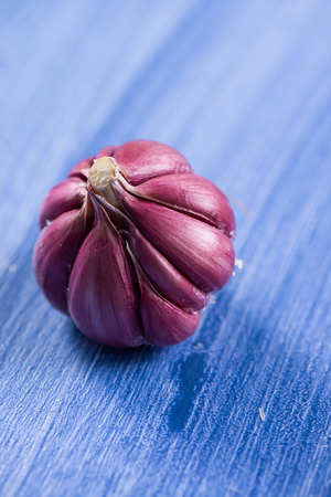 Fresh organic whole garlic on wooden tableの写真素材