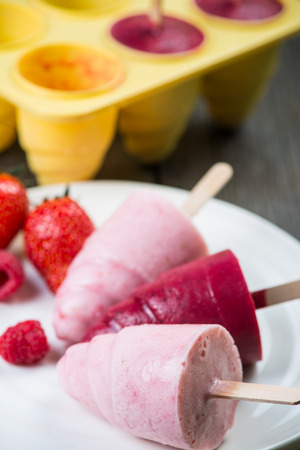 summer fruits homemade lolly pops ice creamの写真素材