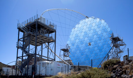 MAGIC is the largest giant Chernkov telescope for detection of high-energy gamma rays.のeditorial素材
