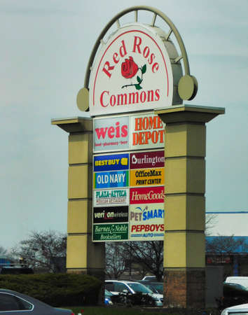 Street view of large sign at the entrance of the Red Rose Commons shopping center, in Lancaster, Pennsylvaniaのeditorial素材