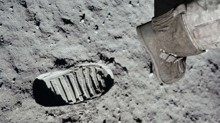 3D rendering. Lunar astronaut walking on the moons surface and leaves a footprint in the lunar soil. CG Animation.の写真素材