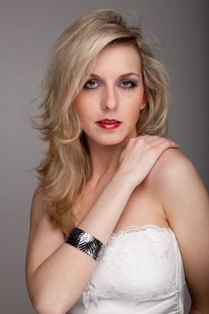 Wwoman with long blond hair turns her face towards the cameraの写真素材