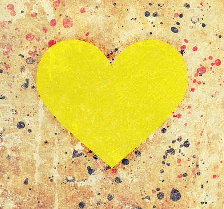Yellow heart on grunge backgroundの写真素材