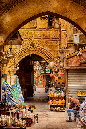 Cairo, Egypt - Feb 19 2018: Lamp or Lantern Shop in the Khan El Khalili market in Islamic Cairoのeditorial素材