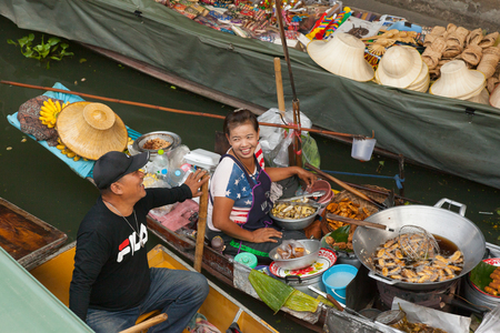Bangkok. DAMNOEN SADUAK, - JAN 31, 2019: Damnoen Saduak the famoust floating market near Bangkok in Ratchaburi province, Damnoen Saduka Floating market the most famoust floating marken near by Bangkok Areaのeditorial素材