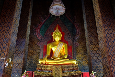 Ancient Golden Buddha image in main hall at Wat Intharam Temple Bangkok Thailand.のeditorial素材