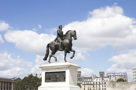 PARIS - AUG 6, 2016: Equestrian Statue of Henri IV in Paris, France.のeditorial素材
