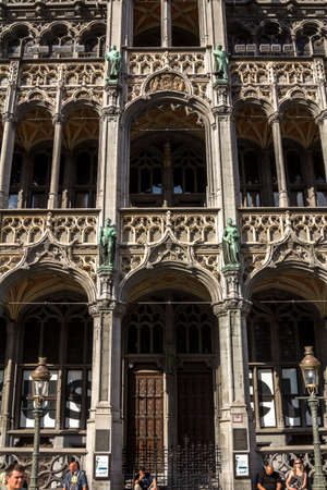 the Grand Place and the Maison du Roi, a neo-gothic style building from the XIXth century, which houses the Museum of the City of Brussels.のeditorial素材