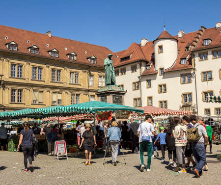 STUTTGART, GERMANY - Apr 20, 2019: Flower Market on Schillerplatz and the Schiller monument in Stuttgart Germanyのeditorial素材