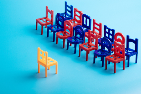 opposite the diagonal of the chairs of different colors installed chair, different colors of red and blue in the middle of yellowの写真素材