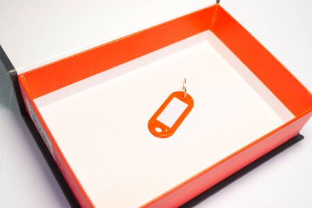 one red plastic tag to identify the keys in the box. won the tag