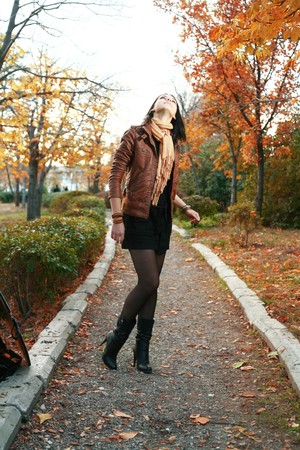 cute girl outdoor autumnの写真素材