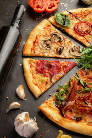 Pizza time, preparationの写真素材