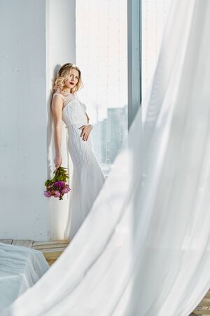 Fashion bride in gorgeous wedding dress. Beautiful model with bridal makeup and hairstyle in marriage dress.の写真素材
