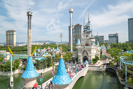 Seoul, Korea - May, 2016: Lotte World, a famous amusement theme park at Seoulのeditorial素材
