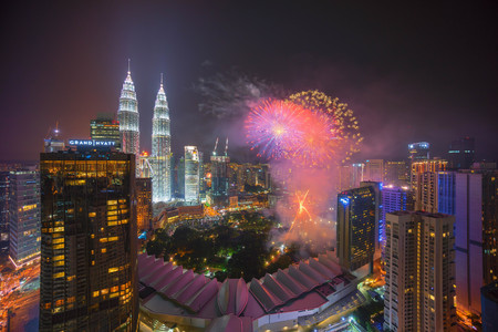 Kuala Lumpur, Malaysia - August 31, 2016: Fireworks show at Kuala Lumpur city centre during 59th Malaysia Hari Merdeka Celebration (Independence Day)のeditorial素材
